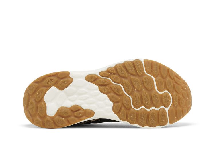 New Balance Wmns Fresh Foam Arishi v4 'Black Gold Gum' — Black/Light Gold Metallic/Gum