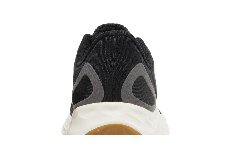 New Balance Wmns Fresh Foam Arishi v4 'Black Gold Gum' — Black/Light Gold Metallic/Gum