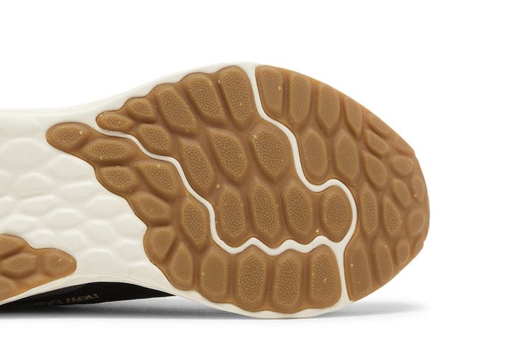 New Balance Wmns Fresh Foam Arishi v4 Wide 'Black Gold Gum' — Black/Light Gold Metallic/Gum
