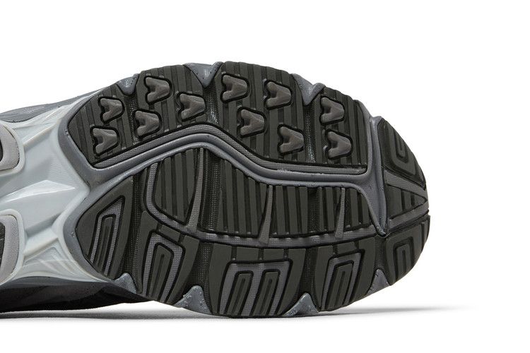 Slow Steady Club x Mizuno Wave Rider 10 'Charcoal Grey' — Charcoal/Grey