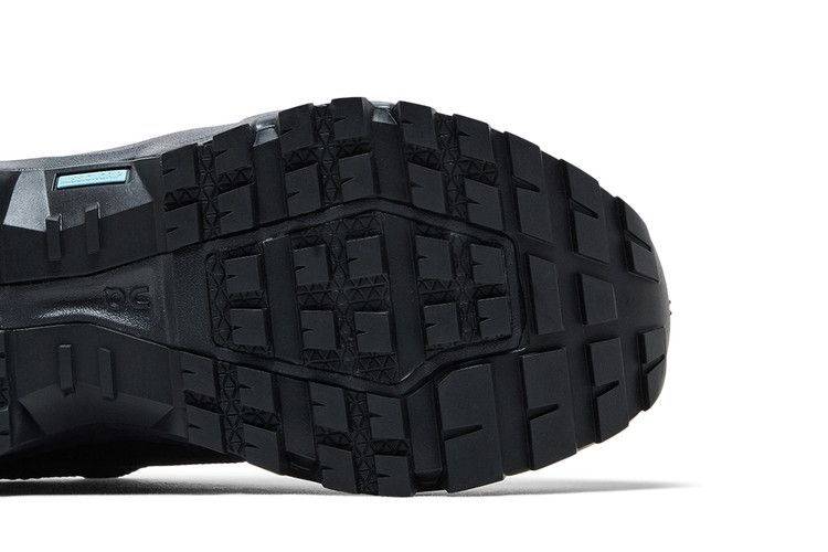 ON Wmns Cloudrock Low Waterproof 'Triple Black' — Black/Black