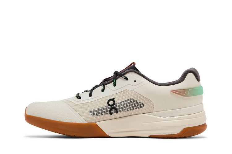 The Roger Advantage Z5 'Cream Almond' — Cream/Almond