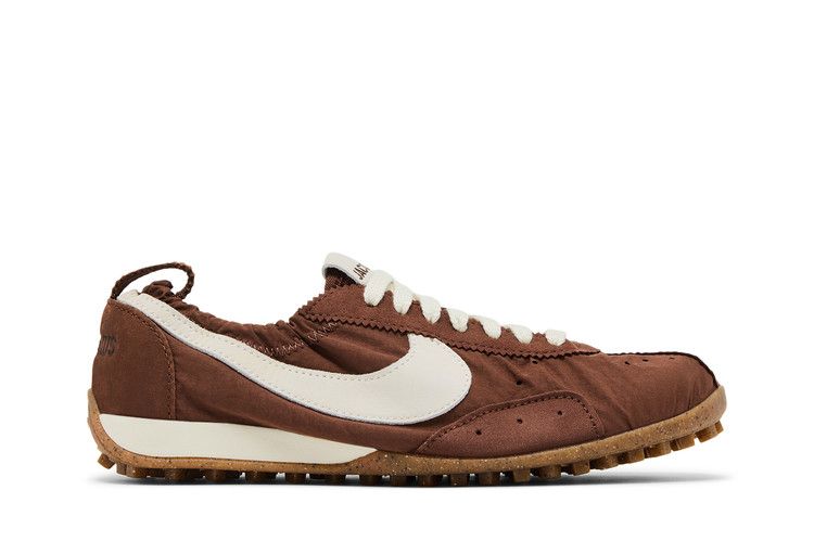 Jacquemus x Wmns Nike Moon Shoe SP 'Fauna Brown' — Fauna Brown/Cashmere-Soft Yellow (2)