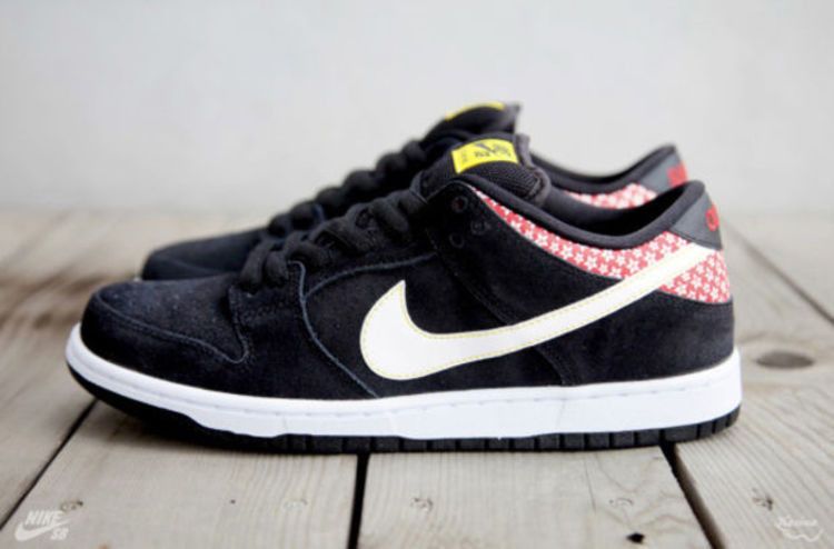 Nike Dunk Low Premium SB 'Firecracker' — black/white-challenge red (2)