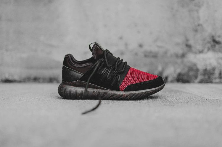 Adidas Tubular Radial — Cblack/Cblack/Cburgu