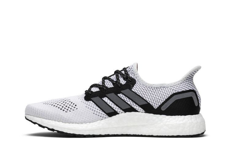 Adidas AM4TKY 'Tokyo' — Footwear White/Core Black/Cloud White