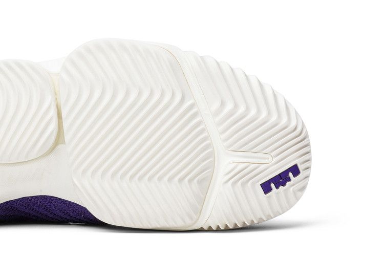 Nike LeBron 16 'King Court Purple' — Court Purple/Metallic Gold (6)