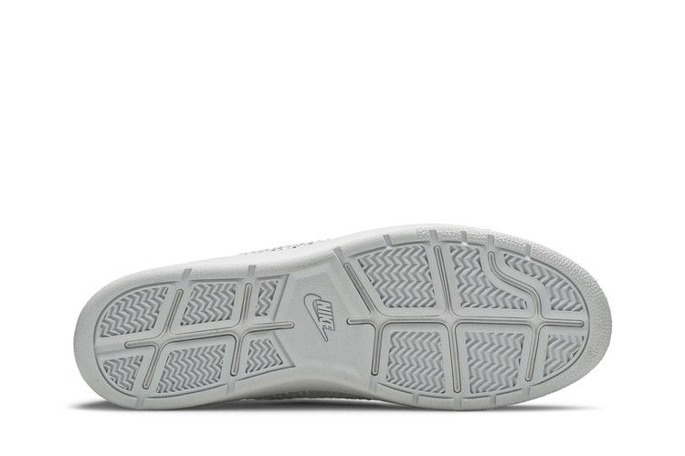 Nike Wmns Tennis Classic Ultra Flyknit 'White Wolf Grey' — White/Wolf Grey