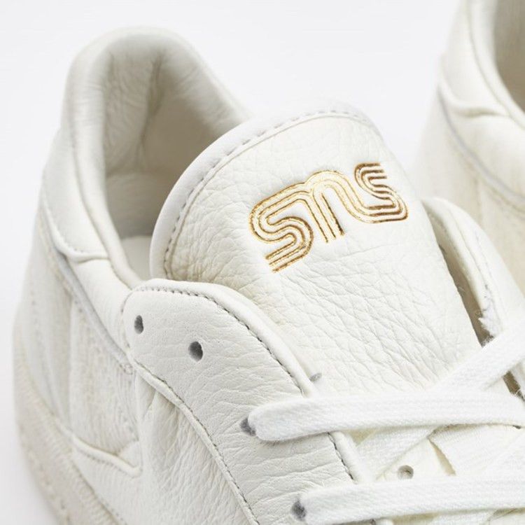 Sneakersnstuff x Reebok Club C 85 'Premium' — Chalk/Tan