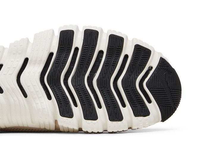 Nike Wmns Free Metcon 3 'Light Orewood Brown' — Light Orewood Brown/Dark Smoke Grey/Metallic Gold