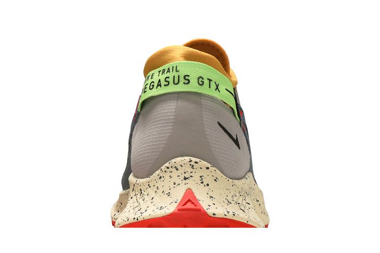 Nike Wmns Pegasus Trail 2 GTX 'Smoke Grey Bucktan' — Smoke Grey/Bucktan/College Grey/Black