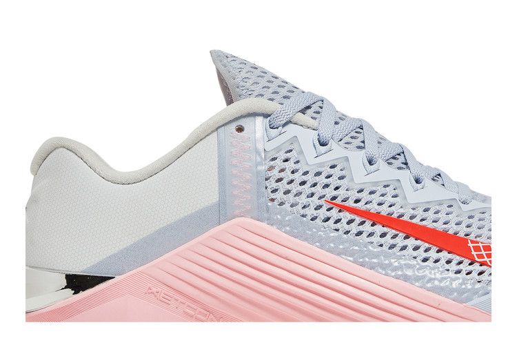 Nike Wmns Metcon 6 'Football Grey Arctic Punch' — Football Grey/Arctic Punch/Summit White/Bright Crimson