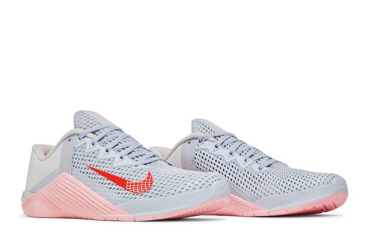 Nike Wmns Metcon 6 'Football Grey Arctic Punch' — Football Grey/Arctic Punch/Summit White/Bright Crimson