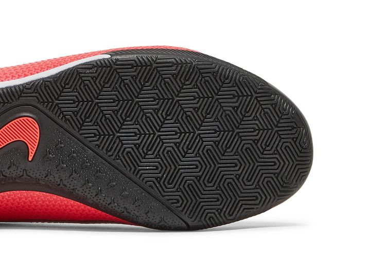 Nike Phantom Vision 2 React Pro DF IC 'Future Lab' — Laser Crimson/Metallic Silver/Black