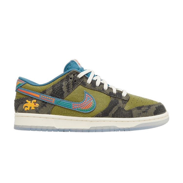 Nike Dunk Low 'SiEMPRE Familia' — Carbon Green/Rift Blue/Sail