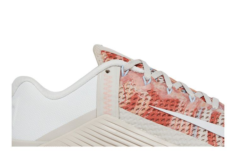 Nike Wmns Metcon 6 'Desert Sand Crimson Bliss' — Desert Sand/Crimson Bliss/Summit White/Metallic Copper