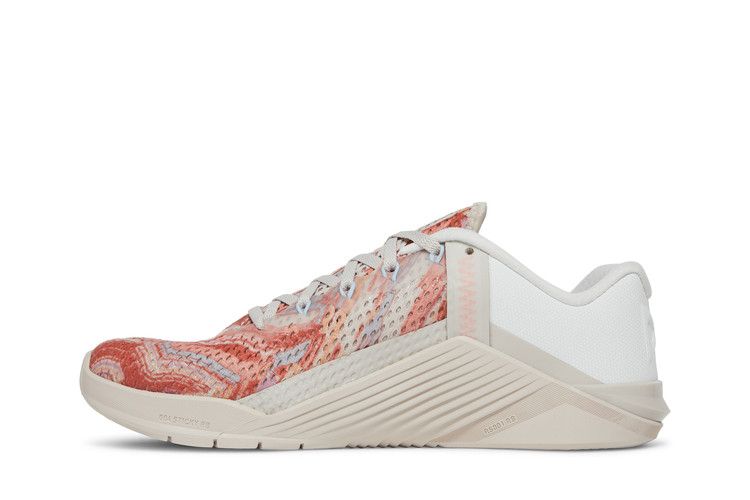 Nike Wmns Metcon 6 'Desert Sand Crimson Bliss' — Desert Sand/Crimson Bliss/Summit White/Metallic Copper