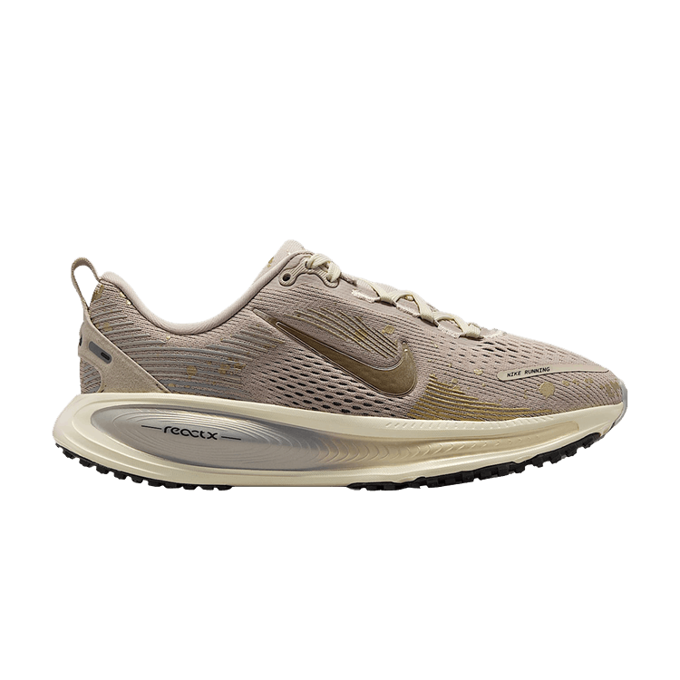 Nike Vomero 18 GS 'Cream Coconut Milk' — Cream Ii/Coconut Milk/Light Smoke Grey/Metallic Gold Grain